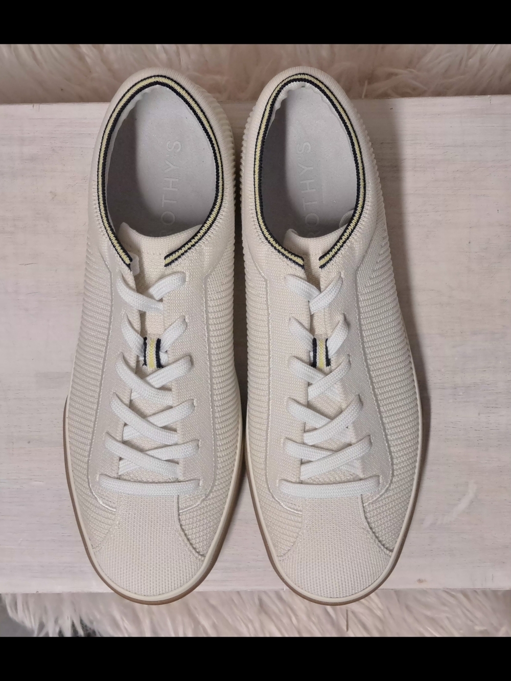 Rothy's Cream "The Lace Up" Knit Sneakers with Gum Sole Size 11 - Picture 4 of 6